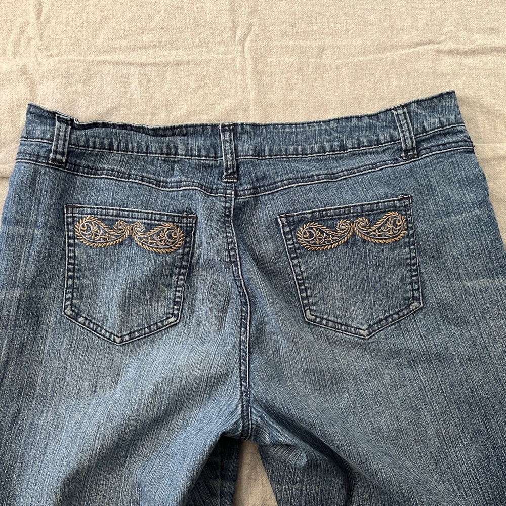 Roz & Ali Jeans Woman's 14 Blue Denim‎ Paisley Embroidered Side Seam And Pockets